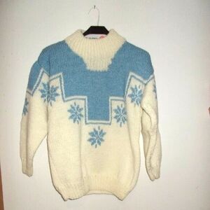 NWOT Ivory/light blue handknit  sweater L